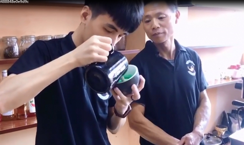 學員咖啡拉花練習課堂