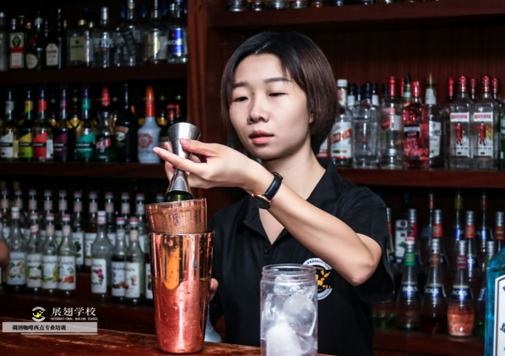 調(diào)酒師培訓(xùn)學(xué)校多少錢學(xué)費？