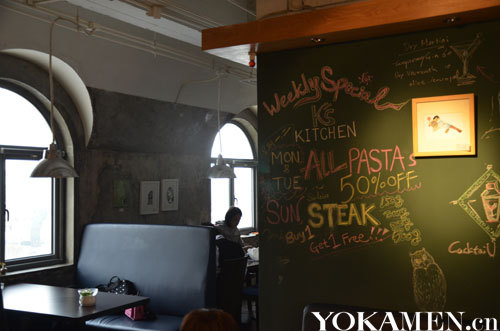 用餐區和品酒區劃分為二，互不干擾